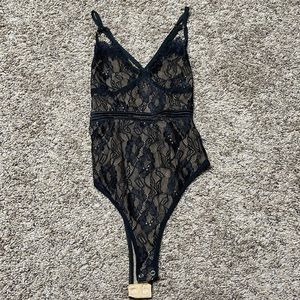 prettylittlething black lace bodysuit US 4